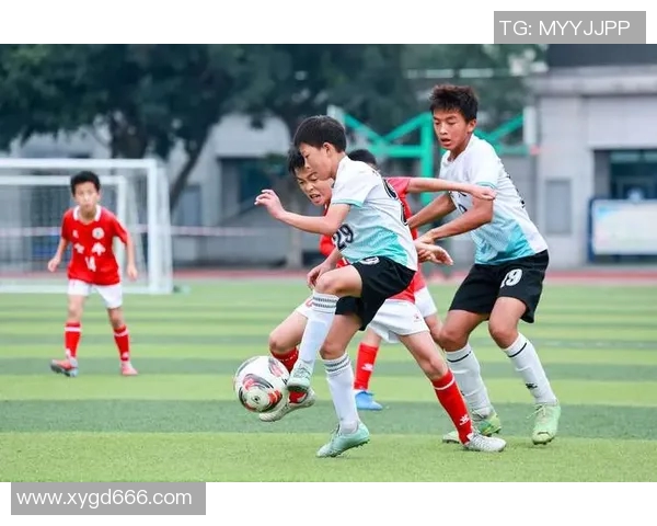 从街头到绿茵场玩出来的足球明星背后的成长故事